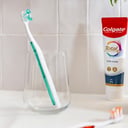 COLGATE TOOTHBRUSH TOTAL FOAMING CLEAN MEDIUM 1 PACK thumbnail 3