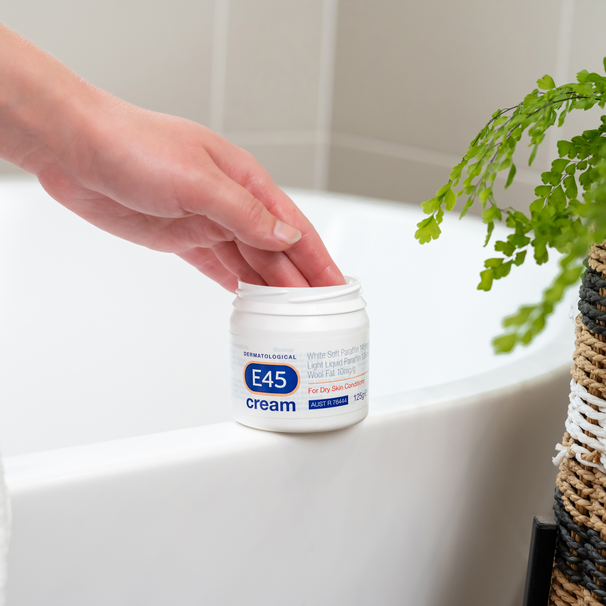 E45 DERMATOLOGICAL CREAM TUB 125G - Image 5