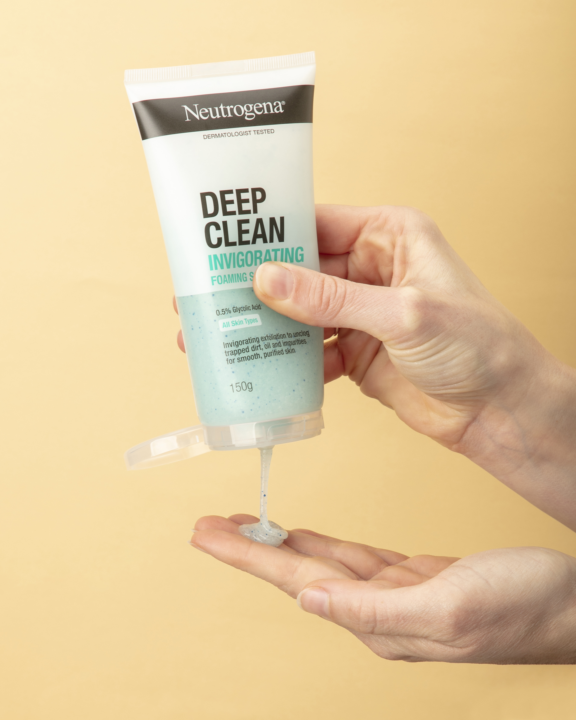 NEUTROGENA DEEP CLEAN INVIGORATING SCRUB 125ML - Image 4