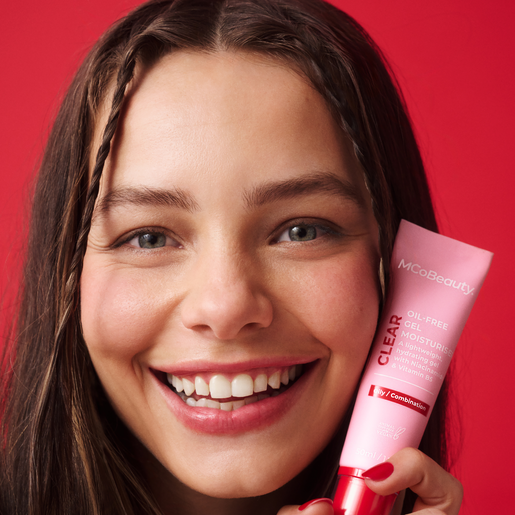 MCO BEAUTY CLEAR OIL FREE GEL MOISTURISER 50ML - Image 4