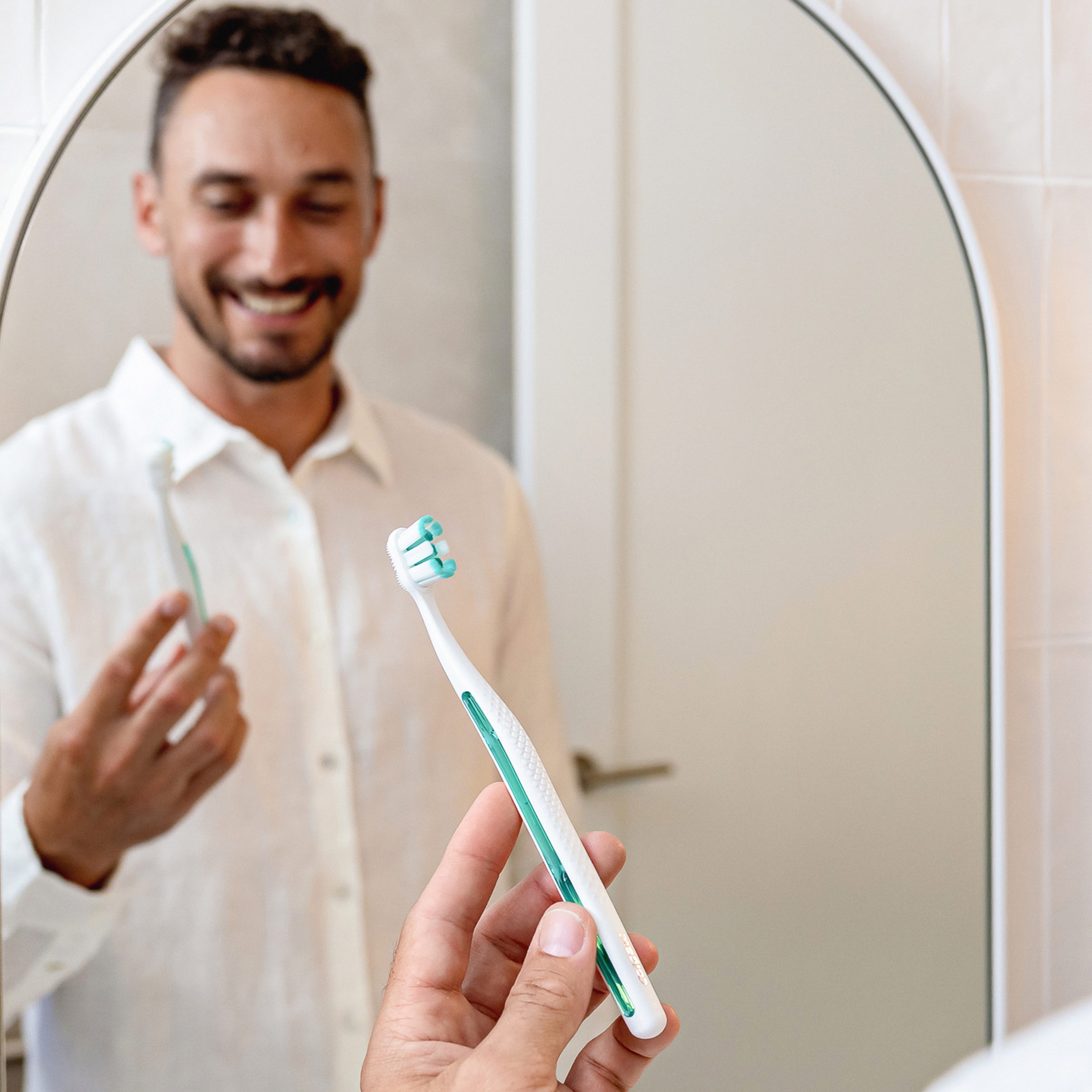 COLGATE TOOTHBRUSH TOTAL FOAMING CLEAN SOFT 1 PACK - Image 4